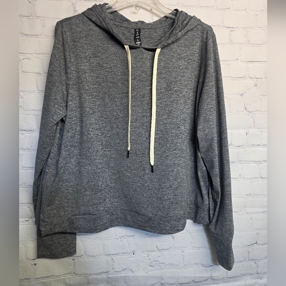 Zobha / Gray Hooded Women's Top